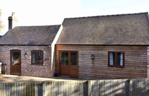 Wollerton House | Wonderful villa for 3 people with TV and pets allowed