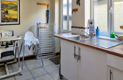 Tremadog House | Wonderful villa for 10 guests with WIFI, TV and pets allowed
