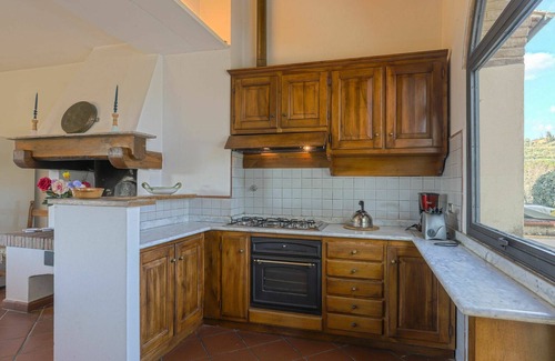 Scandicci House | Wonderful villa for 12 people with WIFI, private pool, TV, terrace, pets allowed and panoramic .