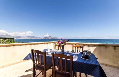 Ficarazzi Villa | Wonderful villa on the sea with swimming pool