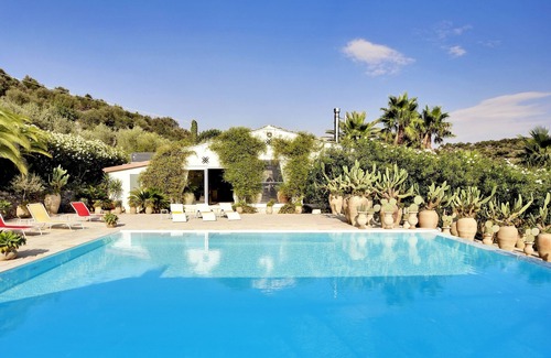 Ragusa Villa | Wonderful villa with pool, a courtyard and wide spaces.Ideal place for groups.