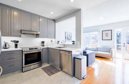 Vaughan House | Wonderland View In Heart Of City