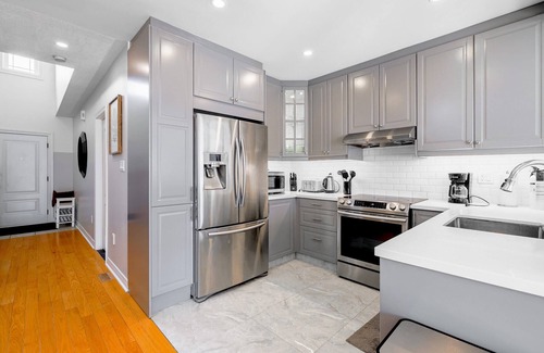 Vaughan House | Wonderland View In Heart Of City