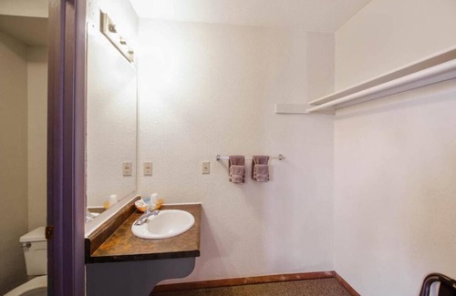Cheyenne Wells House | Wonders of Cheyenne Wells! 4 Pet-Friendly Units, Near Smoky River Golf Course