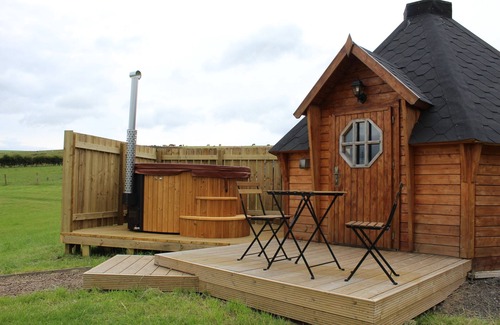 Duns Cabin | Wood-fired hot tub cabin, enjoy the stars or have a cosy night in