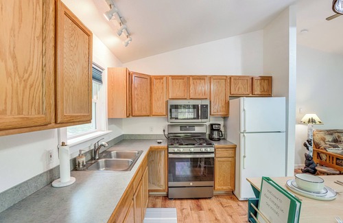 Farwell Cabin | Wooded Country Home w/Spacious Deck in Farwell!