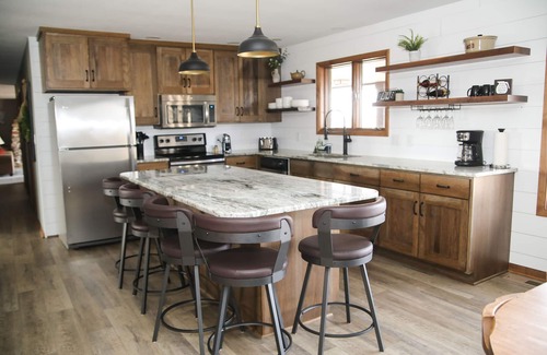 Milton House | Wooded Pond Retreat