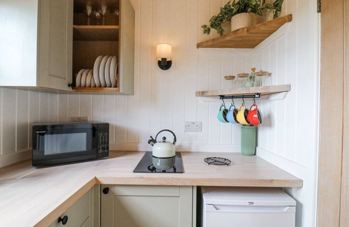 Cambridge Cottage | WOODPECKER, pet friendly, character holiday cottage in Bottisham