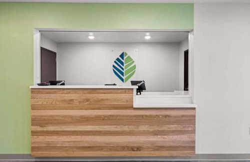 Loves Park Hotel | WoodSpring Suites Loves Park - Rockford