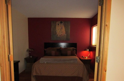 Crestone House | Woodstock -A lovely open, light filled apartment