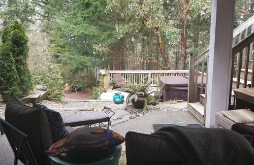 Lacey House | Woodsy Retreat has the trail to the temperate rain forest, and outdoor spa.