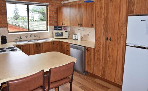 South West Rocks Apartment | Woody Wonder Unit 2 - Bring your own linen.