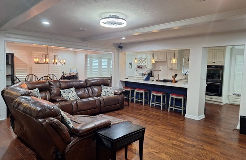 Cypress House | Work n' Play Cypress- Spacious 5-bedroom house with a pool/spa in north Cypress