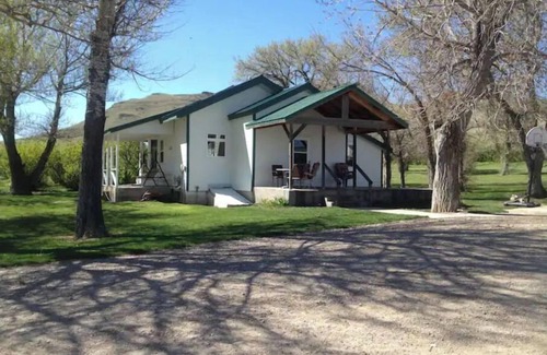 Augusta House | Working Cattle Ranch, Between Yellowstone and Glacier!