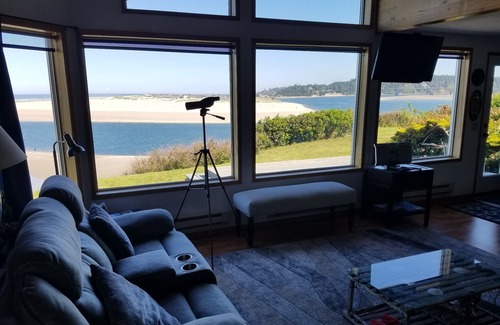 Waldport House | World Class Ocean, Bay, and Bridge Views! Ocean Front on a bluff.