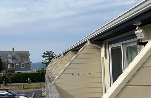 Falmouth Heights Apartment | WORLD CUP from CAPE COD! Superb condo with AC in charming Falmouth