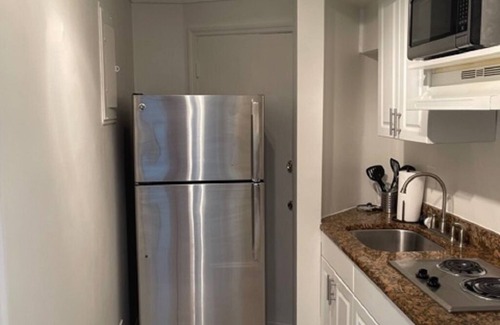 East Fort Lauderdale Apartment | Wow! Beautiful studio (walk to the beach)(2325-3)