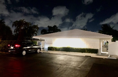 East Fort Lauderdale Apartment | Wow! Beautiful studio (walk to the beach)(2325-3)