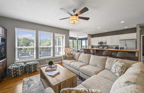 Bella Vista House | WOW! Lakefront Getaway. Fully Updated 3 Bedroom On Lake Brittany; Awesome Views!