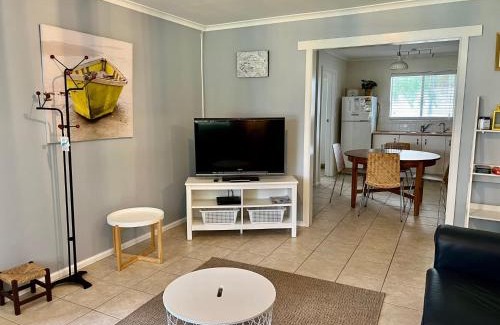 Waterhouse House | Wrentree - Pet Friendly Inside 26B Laurel Tce