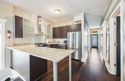 Wrigleyville Bed & Breakfast | Wrigleyville Suites Room 3