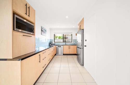 Wurtulla House | Wurtulla Seabreeze Sanctuary - Natural Pool & Pet Friendly