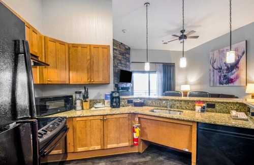 Lake Delton Condo | Wyndham At Glacier Canyon - Baraboo - 2 Bedroom