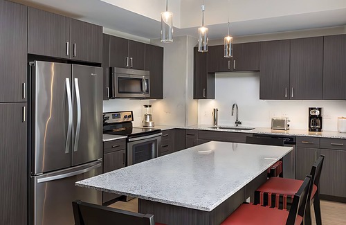 West End Resort | Wyndham Austin Studio – Downtown Views, Rooftop Pool & Walkable Fun