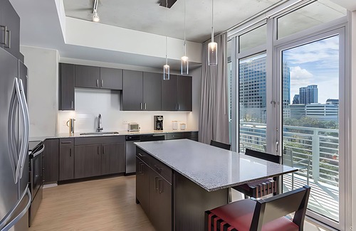 West End Resort | Wyndham Austin Studio – Downtown Views, Rooftop Pool & Walkable Fun