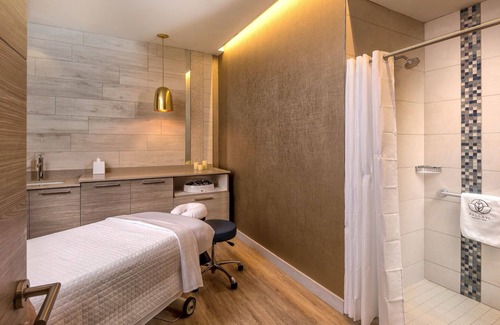 Clearwater Beach Resort | Wyndham Clearwater Oceanfront Condo, onsite Spa, across from the Beach