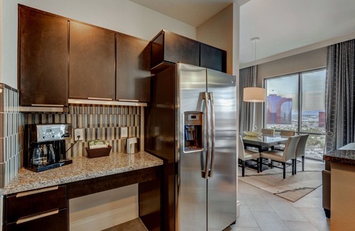 Las Vegas Condo | Wyndham Desert Blue (3 Bedroom Presidential Condo - near strip)