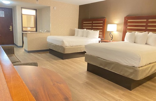East Paris Hotel | Wyndham Garden Grand Rapids Airport