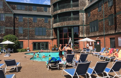 The Point Condo | Wyndham Long Wharf resort, free WiFi, pool, across the street from the harbor!