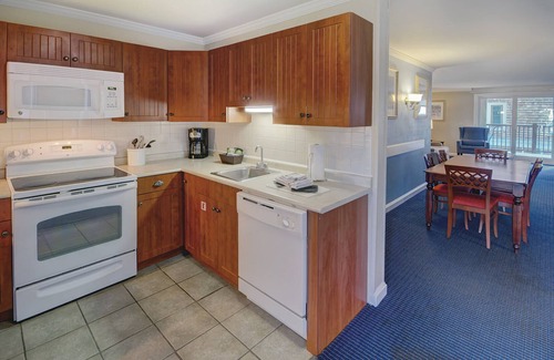 Yachting Village Condo | Wyndham Newport Onshore|2BR/2BA Balcony King Suite
