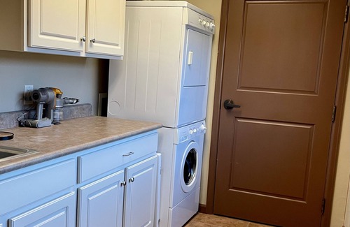 Casper House | Wyoming views - Spacious Home on beautiful gated grounds