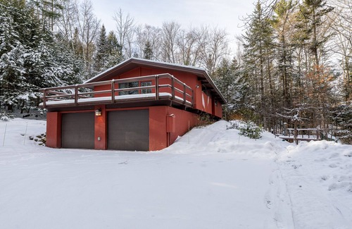 Grantham House | Xanadu - Modern House Perfect for Group Getaways