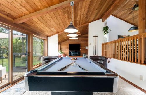 Rideau Lakes Ski Chalet | Xanadu - Zen waterfront retreat on Upper Rideau