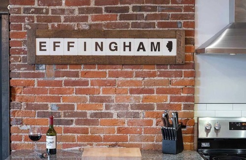 Effingham Apartment | XCHNG King Bed Luxury Downtown, XCHNG. Industrial Executive Loft w/King Bed