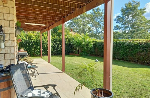 Oxenford Apartment | XL Popular Retreat on River near Warner Brothers Theme Parks