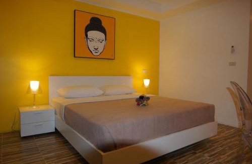 Pratumnak Hill Hotel | XoX