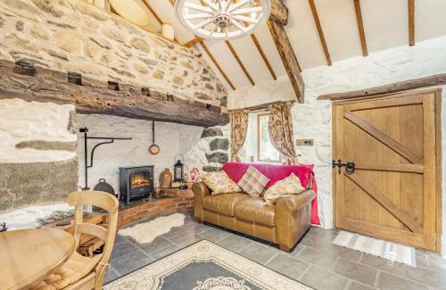 Llanbedr House | Y Becws
