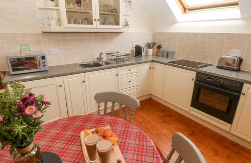 Crosswell Cottage | Y CARTWS, country holiday cottage, with hot tub in Nevern