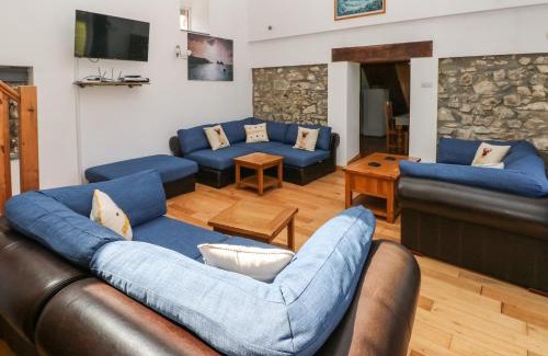 Haverfordwest House | Y Felin