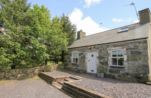 Caernarfon House | Y Garreg Fawr