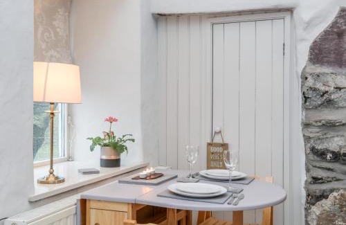 Caernarfon House | Y Garreg Fawr