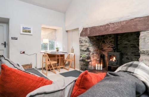 Caernarfon House | Y Garreg Fawr