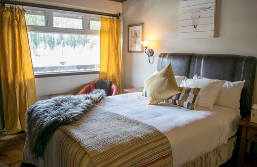 Canmore Condo | Yam 23 - Upper Studio with King
