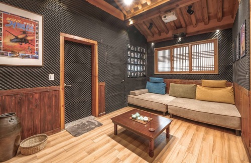 Seojong House | Yangpyeong Agni Choshi Mae Hanok Stay