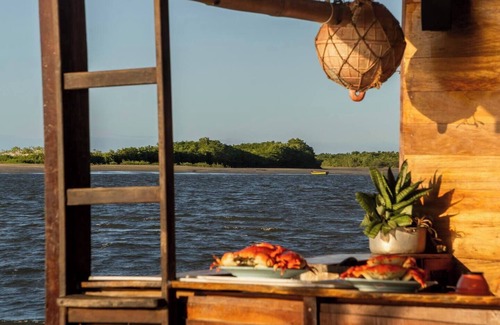 Guriu Village Boat Rental | Yara Floating Villa Floating Inn