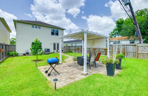 Northside House | Yard and Pergola Home 5 Mi to Dtwn Houston!